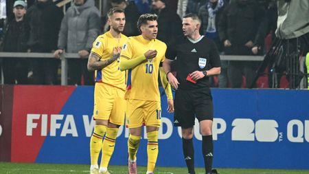 Ianis Hagi s-a dus direct la Michael Oliver să-i ceară socoteală și apoi a spus în direct ce i-a transmis arbitrul meciului Bosnia - România: „Trebuia roșu. Îi pare rău, dar e decizia lui”