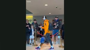 Un copil, umilit de vedetele echipei! Clubul a reacționat imediat după ce a văzut cum fanul este ignorat de fotbaliștii îmbuibați cu milioane de euro | VIDEO