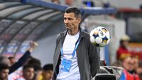 Costel Gâlcă i-a băgat în ședință pe fotbaliștii săi imediat după Craiova – Rapid! Mesajul antrenorului: „Ei vor juca!”