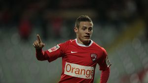 Lyon chiar îl vrea pe Torje!** Urmărit pe viu de antrenorul Remi Garde, o mai așteaptă doar pe Juve pentru transfer