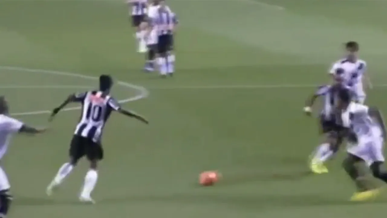 Ronaldinho, izvor nesecat de genialitate! VIDEO - A dat o pasă de gol cu căcâiul