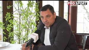 Ionel Ganea dă de pământ cu șefii DDB: „Am auzit că intră la pauză în vestiar, mănâncă pizza cu ei!” | VIDEO EXCLUSIV