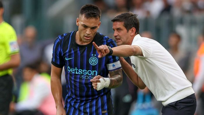 Cum l-a apărat Chivu pe Lautaro Martinez de un suporter. Reacția spontană a românului l-a pus la punct: „Respectă-i pe cei ce muncesc”