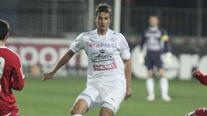 Mircea Rednic le-a furat fundașul "câinilor"!** Szukala, la Lankaran