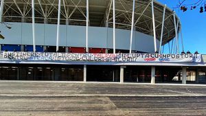 Ultrașii steliști, banner de susținere pentru Florin Talpan în lupta dintre CSA Steaua și FCSB! Suporterii au mers la stadion, dar și la tribunal | FOTO