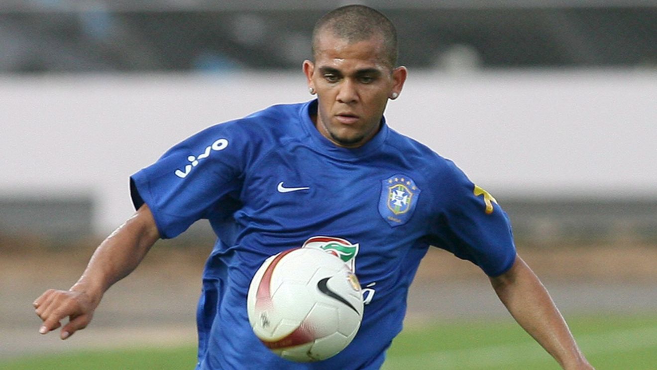 Alves: "Sunt cinci ani minunați la Sevilla dar plec la Barcelona"