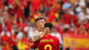 Nu s-a văzut la TV, dar va rămâne în istoria EURO 2024. Ce au făcut patru fotbaliști iberici când l-au văzut pe Toni Kroos, distrus de supărare pentru că eliminarea Germaniei de către Spania a însemnat și retragerea sa oficială din fotbal!