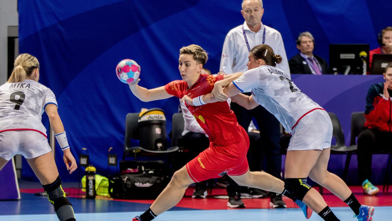 CSM București și Rapid tremură! Cine este noua forță financiară din handbalul feminin care a pus mâna pe două jucătoare de națională: Iulia Dumanska și Cristina Laslo | SPECIAL