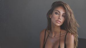 Mădălina Ghenea, apariție incendiară în cel mai recent pictorial! Fosta iubită a lui Dimitrov stârnește admirație în costum de baie și lenjerie intimă: „O sculptură”. GALERIE FOTO