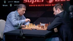 SPECIAL | "Eram arbitrul de rezervă. Dan Petrescu s-a accidentat și așa am arbitrat Steaua - Dinamo, în Ghencea, după ce înainte jucasem 2-3 partide de șah cu Ion Alecsandrescu". Interviu cu Ion Crăciunescu, de la masa de șah: "I-aș fi obligat pe toți arbitrii să joace bliț"