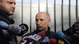 Universitatea a analizat acuzele de plagiat împotriva lui Copos: Comisia de Etică cere o comisie de experți. Concluzii: similitudini, acreditarea neprofesionistă în penitenciar și conduita discutabilă a profesorului Brezeanu 