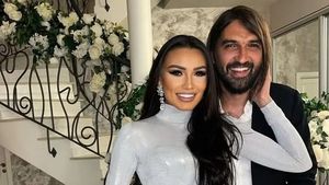 Cum a convins-o Alex Bodi pe soția lui Dan Alexa că are intenții serioase. Ce i-a dat brunetei