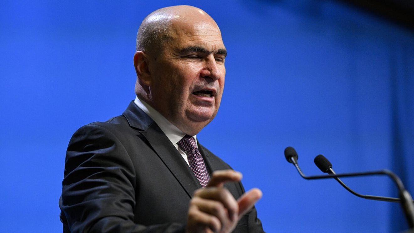 Cum se pot face 10 stadioane noi, cu 400.000.000 de euro, deși Guvernul Bolojan a băgat România în austeritate: „Tăiem risipa. Pensiile speciale ne costă 3,5 miliarde de euro”