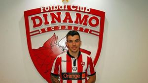 Dan Nistor, prezentat oficial: "Când am auzit că mă vrea Dinamo, am acceptat imediat! Nu mi-aș fi dorit să merg la FCSB"