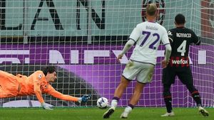 Ciprian Tătărușanu a ajutat-o pe AC Milan să urce pe poziția a doua din Serie A! Ce notă a primit portarul român pentru prestația din meciul cu Fiorentina