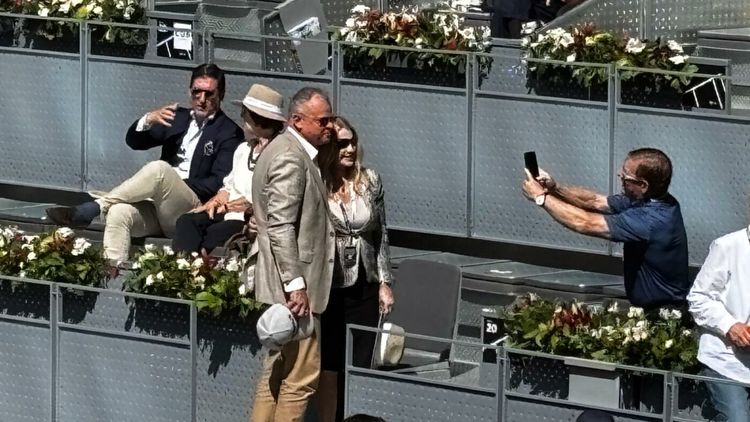 EXCLUSIV Tatăl Soranei Cîrstea, explozie de fericire în loja campioanei de la Madrid! Lângă cine vede partida cu Coco Gauff