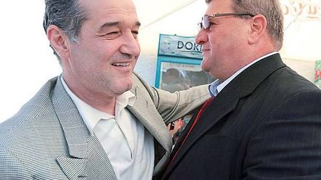 Pițurcă, ironizat de Mureșan: "Unii transferă de la retrogradare și anunță că vor tiltlul"