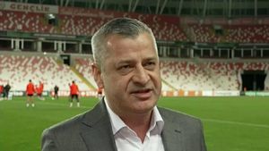 Nelu Varga a ajuns la fundul sacului de bani și vinde tot ce are mai bun! CFR Cluj îl cedează pe Simone Scuffet pentru o sumă importantă: transferul e iminent!