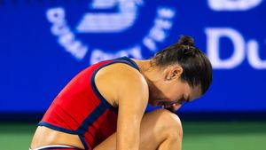 Ghinion teribil pentru Sorana Cîrstea la Miami, în timpul partidei cu Sloane Stephens. De ce a trebuit să se întrerupă meciul chiar când iubita lui Ion Țiriac jr. juca fabulos