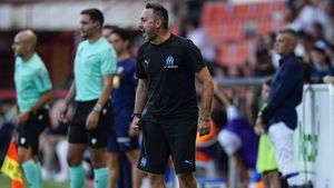 Fostul atacant de la CFR Cluj, ținut să nu se ia la bătaie cu un fotbalist pe care a plătit 15 milioane de euro. Au apărut imaginile cu De Zerbi: „Cheamă-ți agentul!”