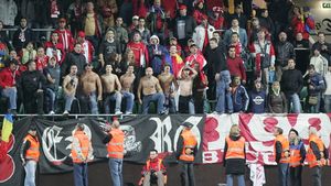 Jucătorii au ieșit de la vestiare pentru a-i saluta pe fani!**