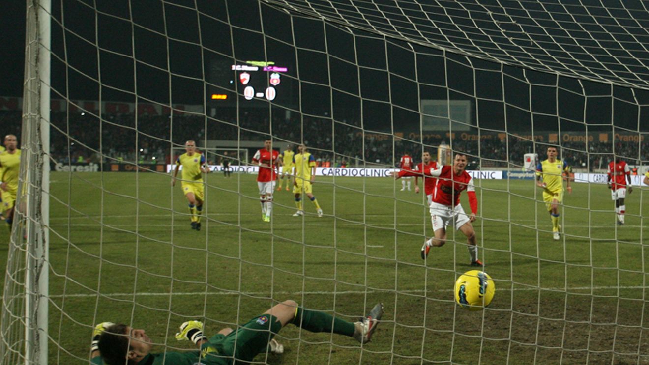 E golgheterul la zi al Ligii 1 și omul decisiv pentru Dinamo:** "E DUREROS! La noi vin 300, la rivali se umple stadionul!"