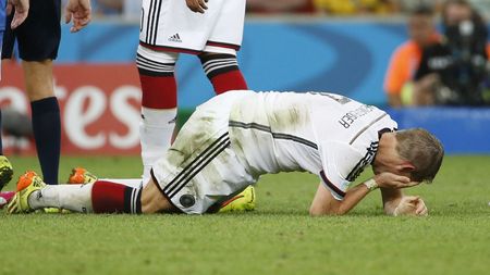 Schweinsteiger a ieșit de pe teren însângerat. Arbitrul l-a iertat pe Aguero de o eliminare