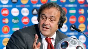 Platini: "Domenech poate duce Fanța la mondialul din 2010"