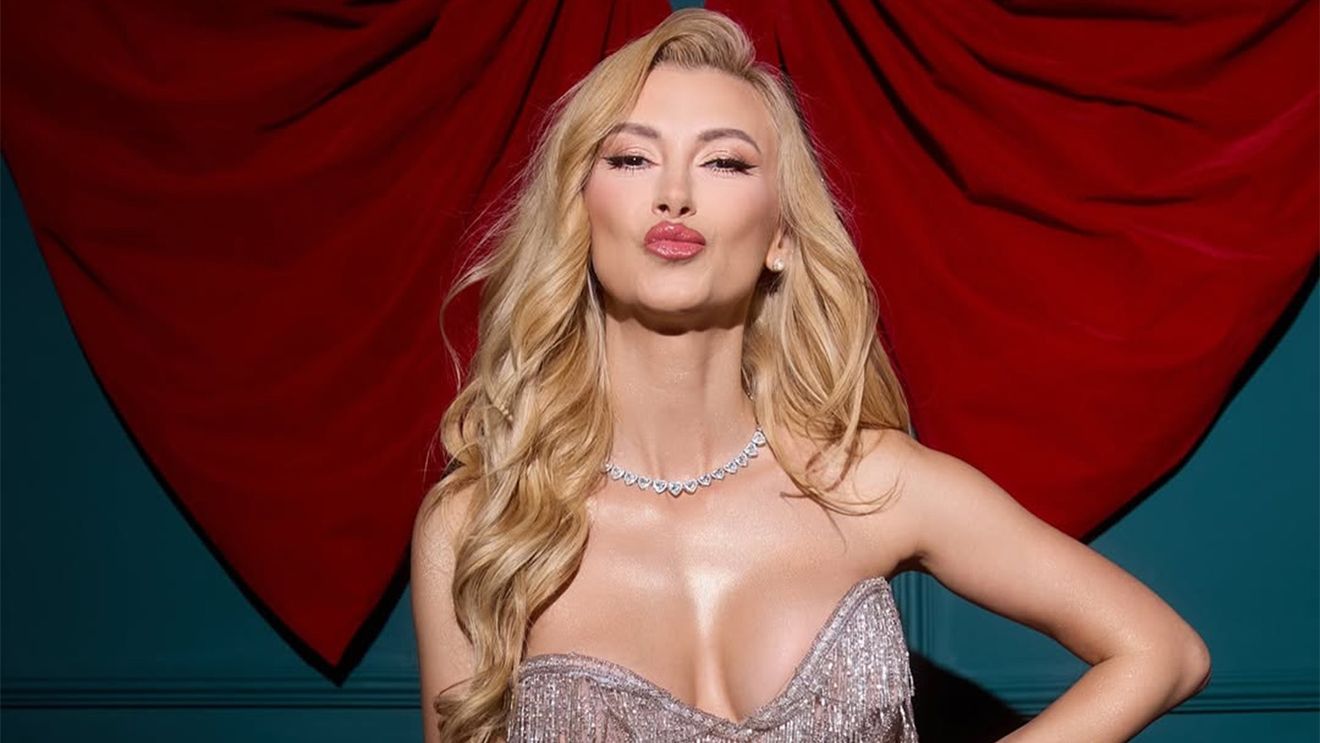 Andreea Bălan, apariție extravagantă la TVR. Iubita lui Victor Cornea a făcut senzație cu rochia ei