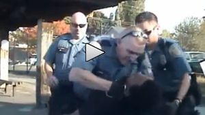 VIDEO INCREDIBIL Poliția a încercat să ascundă aceste imagini!** Cum a fost tratat un șofer bănuit că a provocat un accident