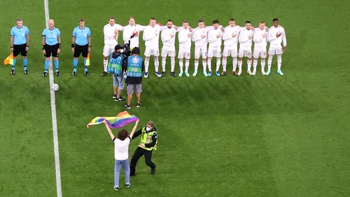 Moment uluitor petrecut înainte de Germania - Ungaria! Un fan a pătruns pe teren și a fluturat un steag LGBTQ | VIDEO