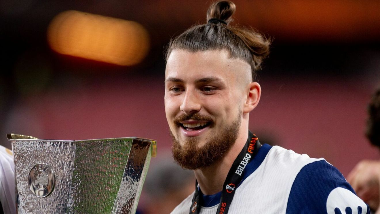 Radu Drăguşin a primit o veste uriaşă. Domino cu transferuri: Liverpool îl salvează pe român