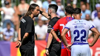 Dan Alexa consideră ”o exagerare” sancțiunea primită de Artean! Antrenorul Științei Poli dezvăluie o discuție a arbitrului Buzărnescu cu mijlocașul și îi bate obrazul ”centralului”