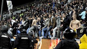 SURPRIZĂ‚ | CFR s-a răzgândit și vinde bilete pentru meciul cu "U". Joi anunțau că închid tribunele. Cât costă și când se vând tichetele