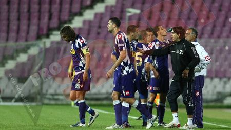 A dat-o-n bară, dar a câștigat!** Poli Timișoara-Sportul 2-1