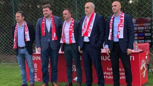 Dramă pentru dinamoviști: „Pe ei scrie faliment! Nu văd să se întâmple vreo minune”. Anunțul lui Vasile Miriuță: „Cel mai potrivit era Mircea Rednic, dar au vrut altceva” | VIDEO EXCLUSIV