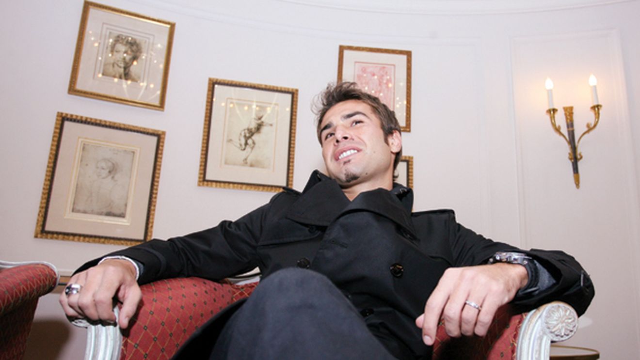 Mutu, pe Twitter: "Ready for party!"