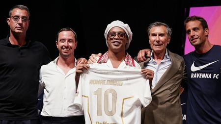MERCATO Ronaldinho a fost prezentat oficial la noua sa echipă! La 46 de ani, vrea să marcheze golul cu numărul 300 din carieră