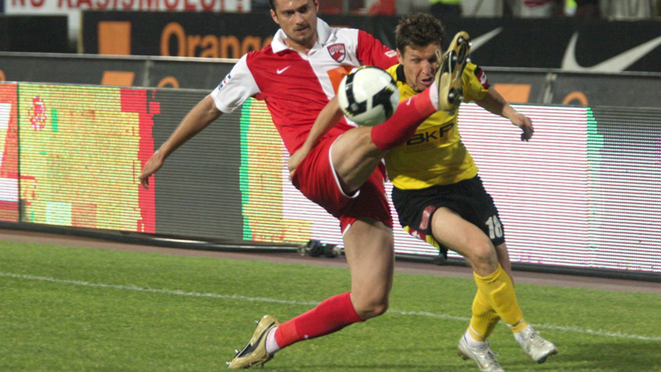 "Și dacă bea două zile și două nopți și nu doarme, Tamaș e cel mai bun fundaș din țară!** E nebun omu'!"