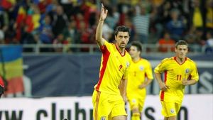 Tot mai aproape de Tottenham: "Adebayor a fost trimis la echipa secundă, e posibil să semneze Marica, urmează două zile decisive"