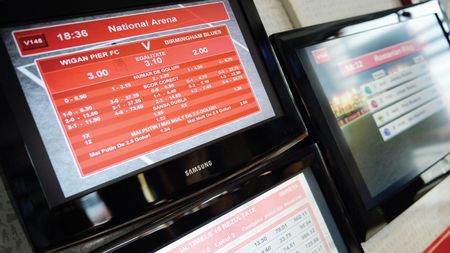 Spovedania unui dependent de pariuri: "Când mă uit la un meci, văd numai cote". Cum se poate trata în România o tulburare care distruge vieți