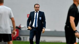 Devis Mangia vine cu o strategie clară înaintea ciocnirii cu Astra Giurgiu: "Jucătorii sunt afectați de dispariția lui Ilie Balaci, dar sper să-i motivez ca la meciul cu FCSB". Trei jucători care-i dau fiori 