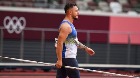 Alexandru Novac s-a calificat în finala olimpică la aruncarea suliței. Atletul a fost sfătuit din tribună de Bianca Ghelber, pentru că antrenoarea sportivilor a fost lăsată acasă! Marea controversă de la atletism