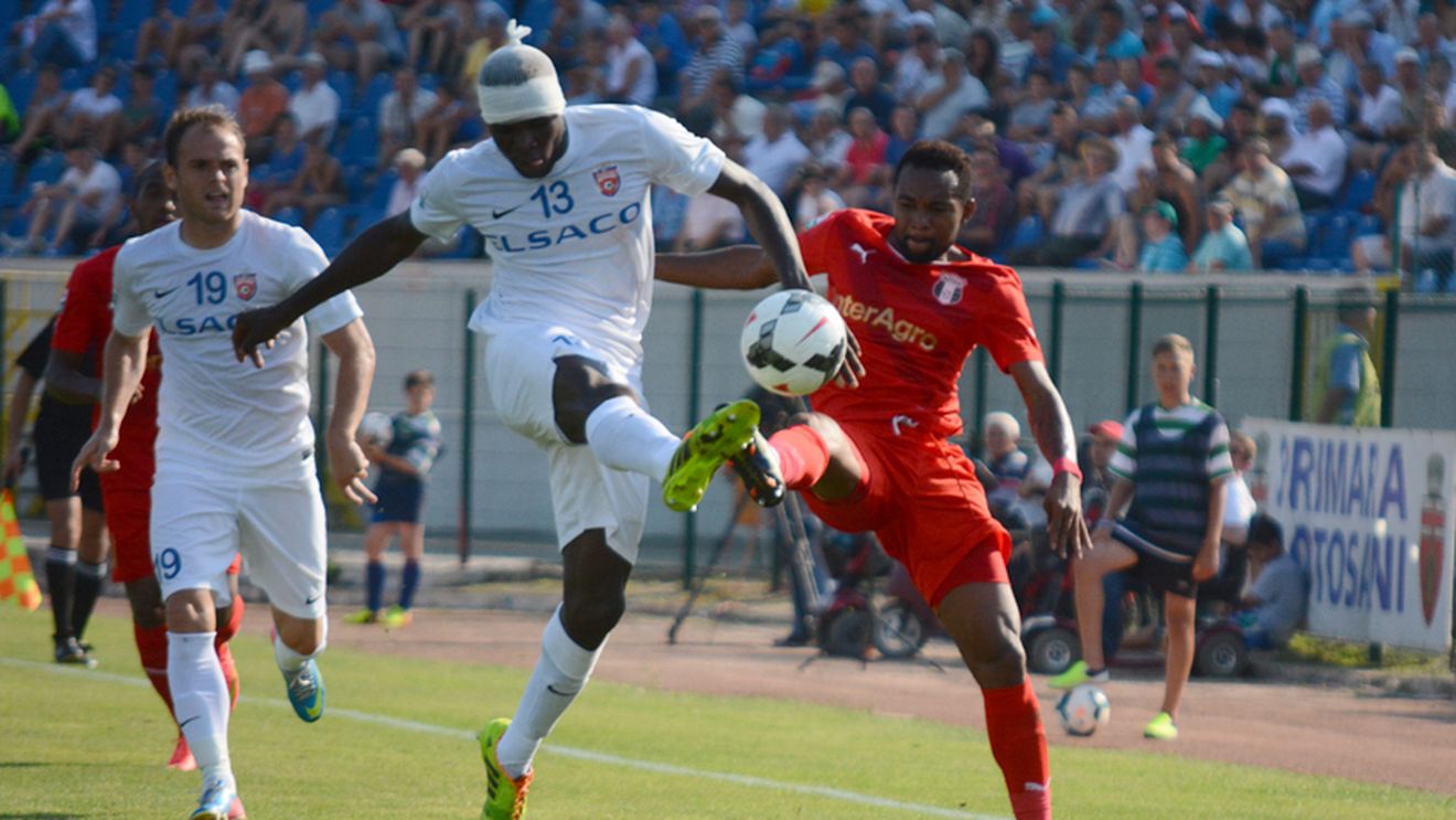 Oferta lui Dinamo pentru fundașul Ngadeu a fost refuzată de FC Botoșani. Iftime: "La câți bani ne dă, nu se pune problema să îl cedăm"