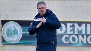 Șumudică rămâne la Concordia: "Am bătut palma pentru două sezoane". Dinamo îi ratează pe Bambara și Wellington