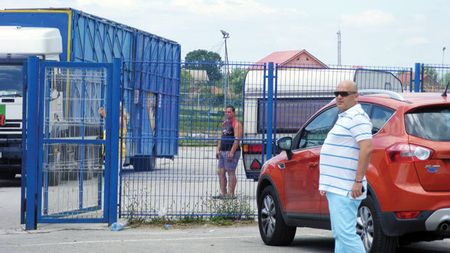 Circus maximus!** Mititelu și bodyguarzii săi au scos ieri circul din baza sportivă, deși maghiarii aveau acte în regulă