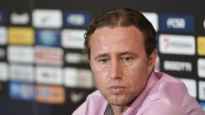 "Ghid de supraviețuire la Steaua", de Dumitru Dragomir!** Reghecampf, cenzurat din start: "Să tacă, dacă vrea să fie mare antrenor"