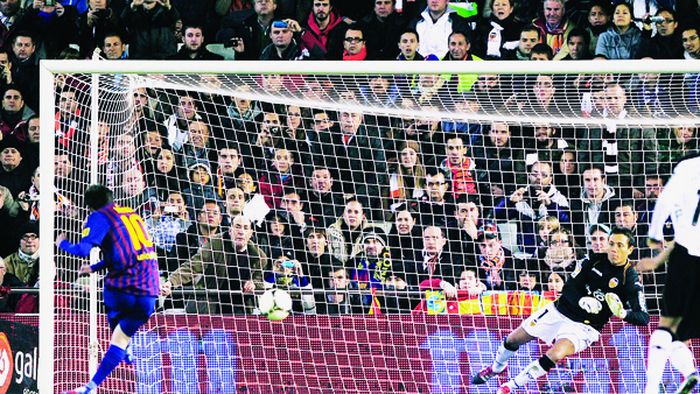 "Pisica" a păcălit "Puricele"!** Messi a ratat un penalty în semifinala Cupei Regelui, contra Valenciei