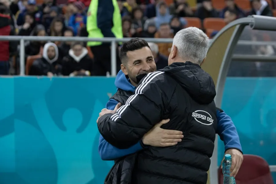 Lucian Filip și Cristiano Bergodi, înainte de startul partidei FCSB - Sepsi