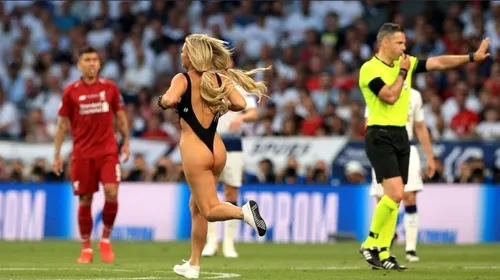 Kinsey Wolanski, blonda care a invadat terenul la Tottenham – Liverpool 0-2, a fost amendată! Suma e un mizilic pe lângă cât a produs siteul pe care l-a promovat. GALERIE FOTO